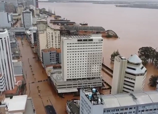 O Rio Guaíba avançou sobre Porto Alegre. (Foto: Reprodução/YouTube/UOL).