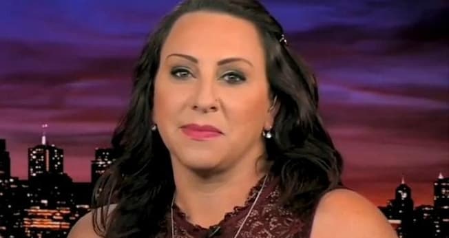 Jéssica Konen, mãe da menina que foi influenciada pela escola a se tornar transgênero. (Foto: Captura de tela/Vímeo/Entrevista Fox & Friends/Fox News)