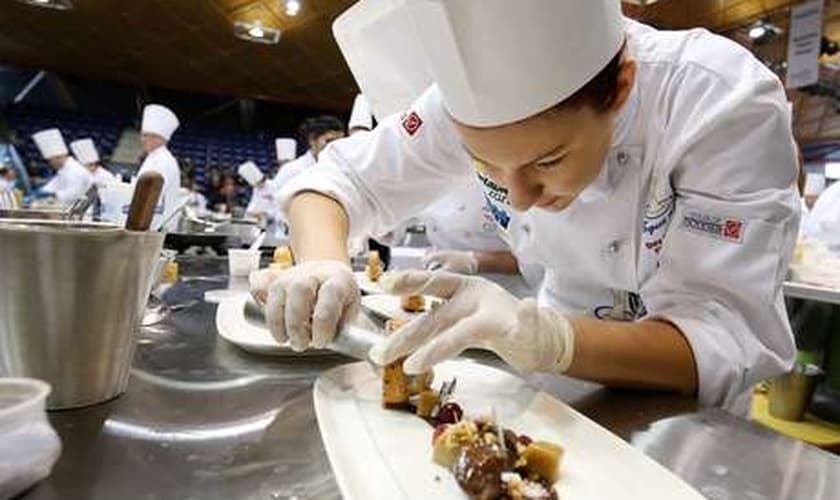 Estagiários de Gastronomia podem ganhar pouco mais de R$ 700