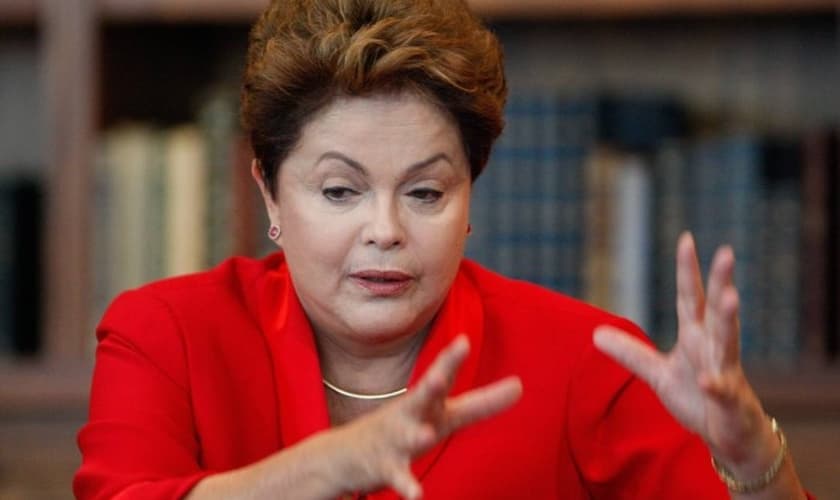 Correios distribuem panfletos de Dilma sem registro obrigatório; PT nega irregularidade