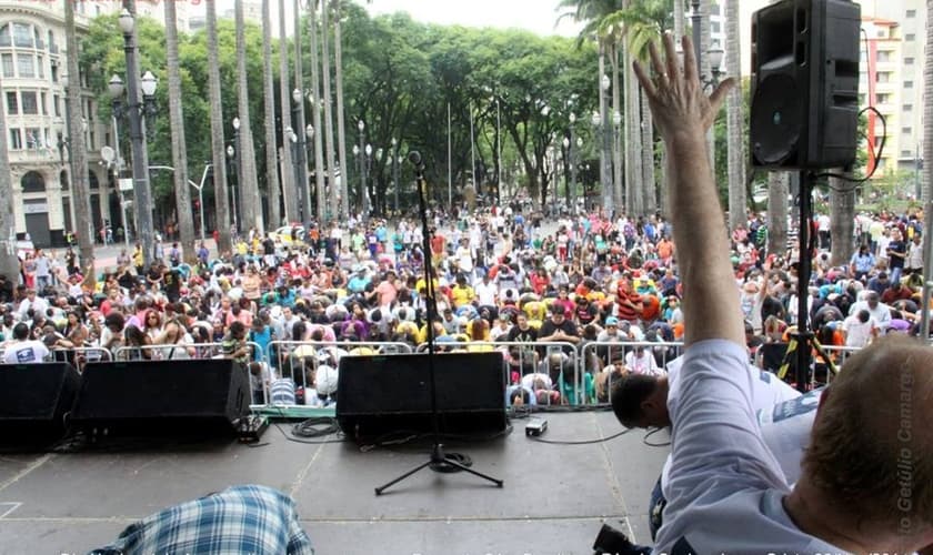 Dia Nacional do Arrependimento reúne milhares de pessoas em SP; confira as fotos