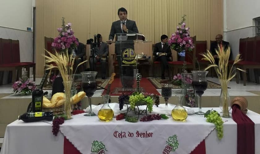 Pastor Dilmo dos Santos visitou a Assembléia de Deus Madureira de Caruaru e teve a oportunidade de ministrar uma palavra à igreja local.