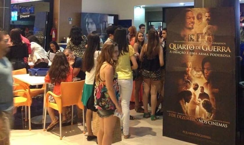 Com duas salas reservadas. a Premiere do filme "Quarto de Guerra" em Fortaleza contou com a presença de 440 pessoas, de diversas igrejas da cidade. (Foto: Guiame)﻿
