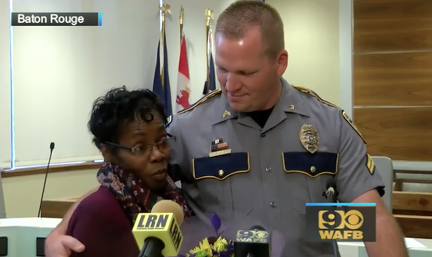 Vickie Williams-Tillman foi homenageada pela polícia e a prefeita de sua cidade, por sua coragem. (Foto: CBS News)