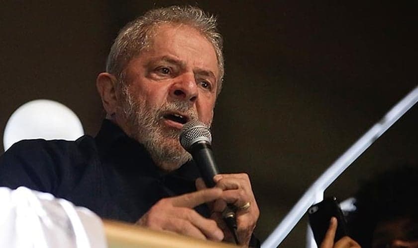 Lula está sendo investigado por tentar atrapalhar as investigações da Operação Lava Jato. (Foto: Folha de S. Paulo)