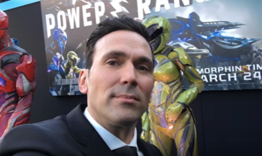 Jason David Frank ficou famoso por fazer o papel dos rangers verde e branco na série infantil 'Power Rangers'. (Imagem: Youtube)