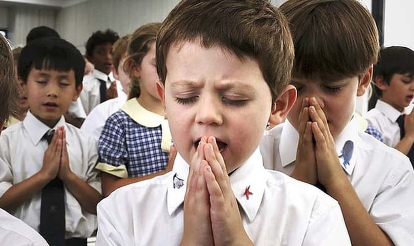Crianças orando. (Foto: Traditional Native Healing)