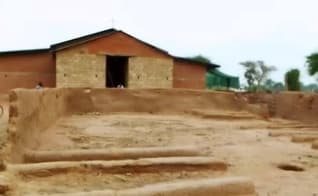 Igreja sendo reconstruída. (Captura de tela/YouTube/Samaritan's Purse)