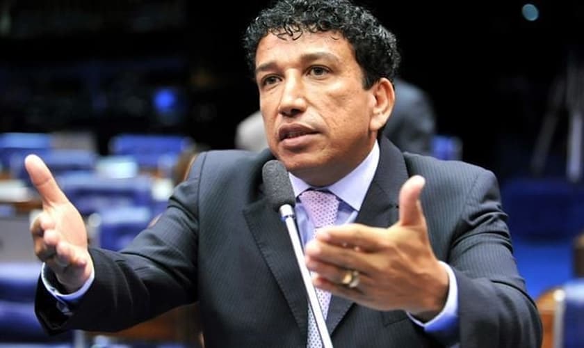 Magno Malta: "867 projetos de lei podem prejudicar valores de família"