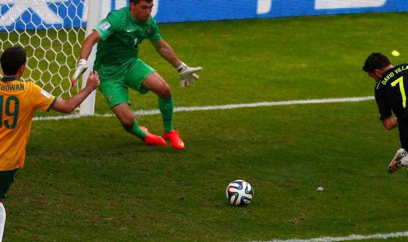 David Villa abre placar para a Espanha em jogo contra a Austrália, na Arena da Baixada, em Curitiba
