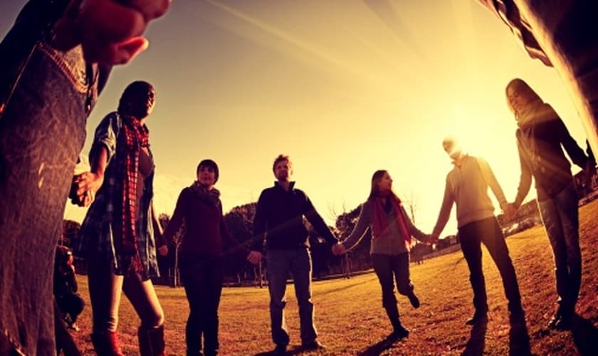 Depois de falar de nosso compromisso com Deus, a ênfase recai, agora, em nosso relacionamento com o próximo