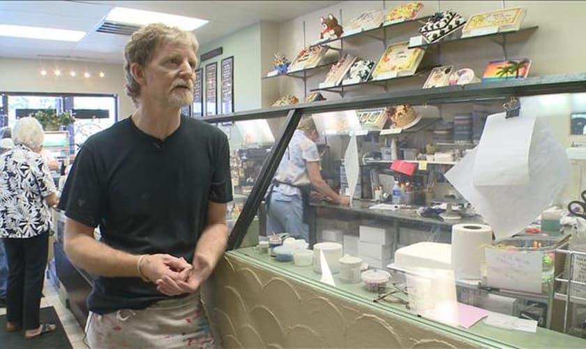 "Estou entregando nas mãos do senhor", diz confeiteiro processado por casal gay