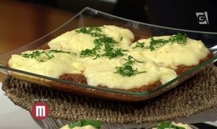 Purê de queijo cremoso a bolonhesa