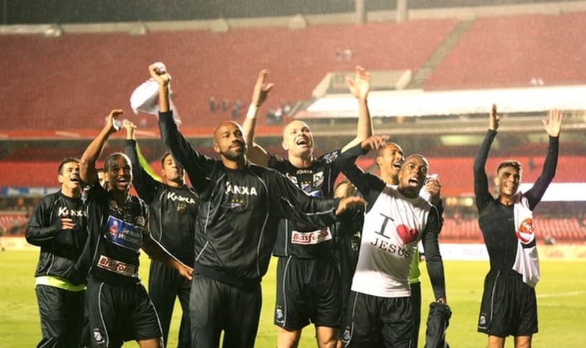 Jogadores do Bragantino festejam classificação histórica