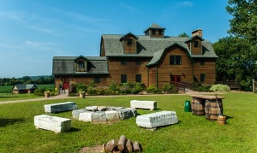 Casal cristão é multado em 13 mil dólares por recusar casamento gay em sua fazenda