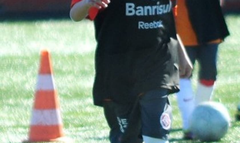 Enzo treina na base do Inter há duas semanas