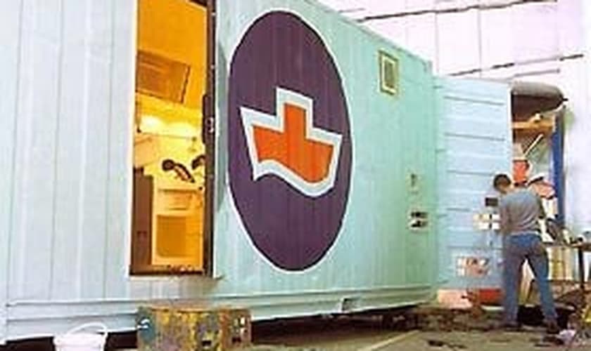 Com "Navio do Aborto", Holandesa passa por diversos países e gera polêmica