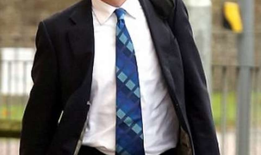 Myles Bradbury foi probido pela Justiça de ter contato com crianças