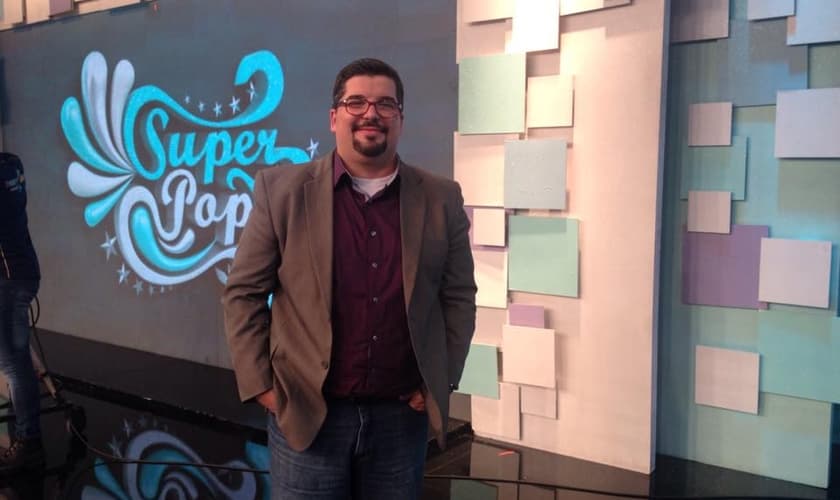 Pastor Bruno dos Santos é formado em Teologia e pastoreia a Igreja Apostólica Vida Nova