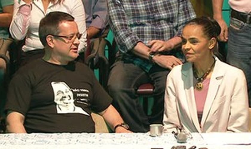 Marina anunciou apoio a Aécio Neves ao lado de seu candidato a vice na disputa presidencial, Beto Albuquerque