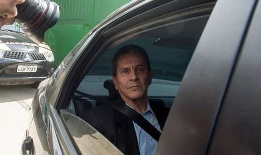 Roberto Jefferson trabalha em um escritório de advocacia durante o dia