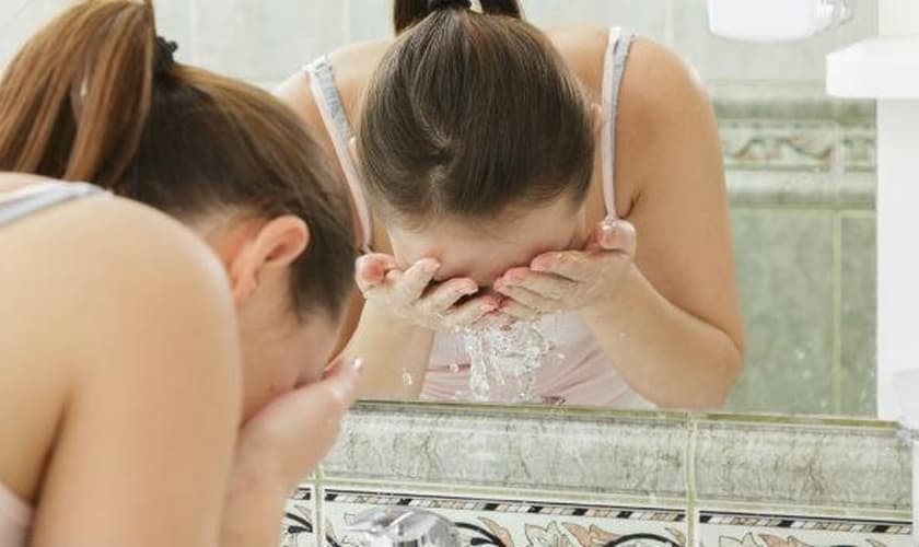 Lista de 6 erros de beleza cometidos no verão