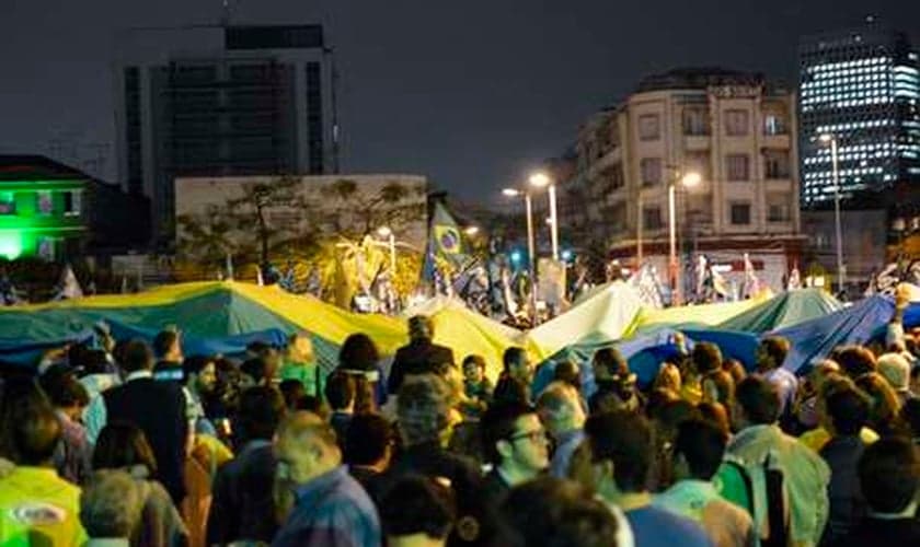 Militantes do PSDB entoaram o canto adeus, PT... adeus PT