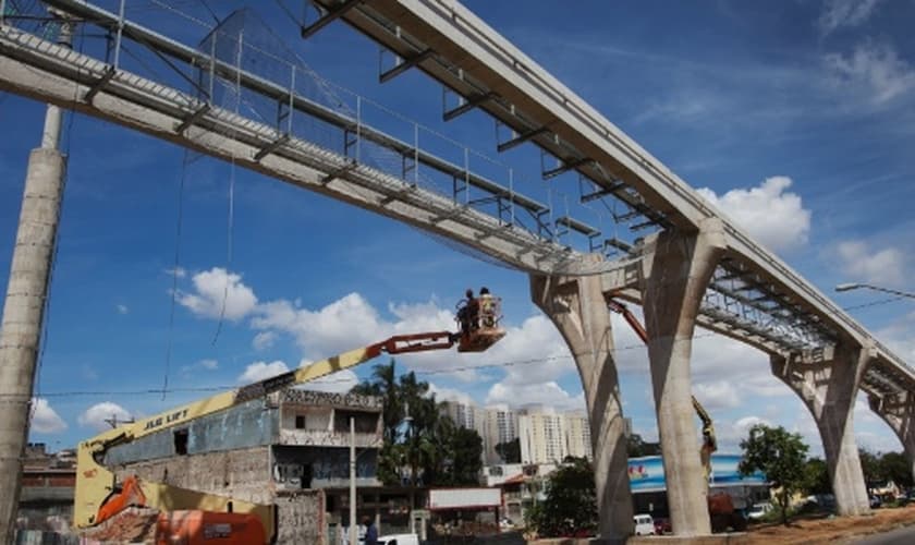 Projeto de construção de linha do monotrilho paralisa por falha