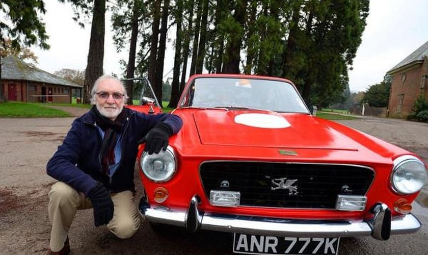 Após economizar durante 20 anos para comprar carro raro, pastor doa o autmóvel para caridade