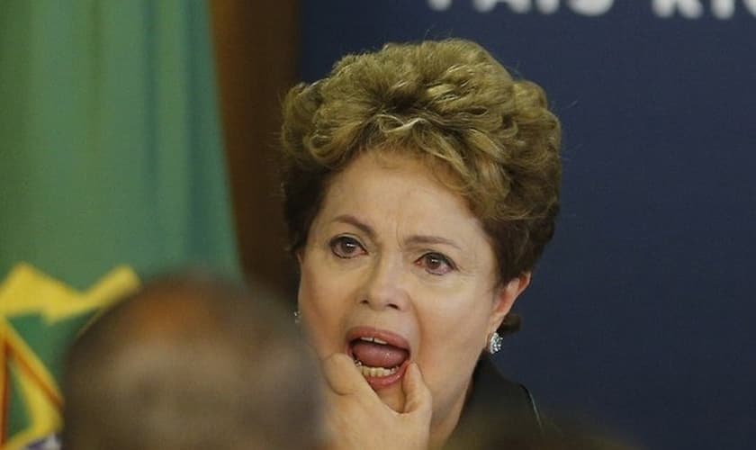 Dilma emocionada