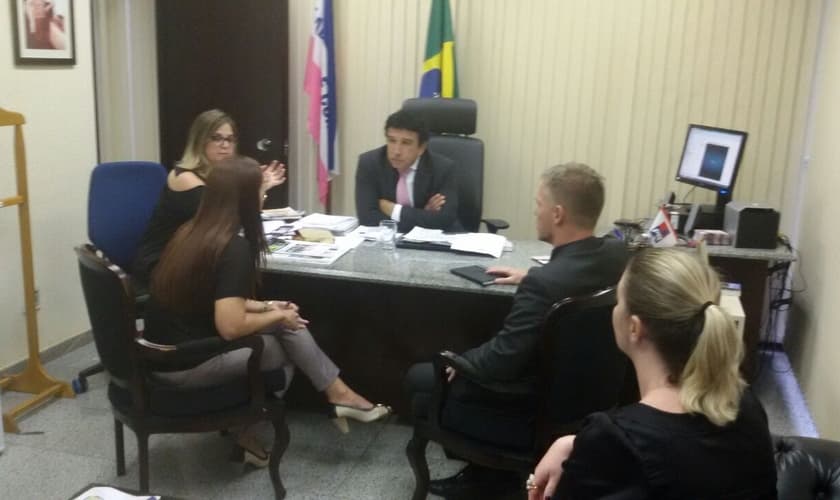 Comissão liderada por Magno Malta busca resolver importação do Canabidiol e evitar legalização da maconha