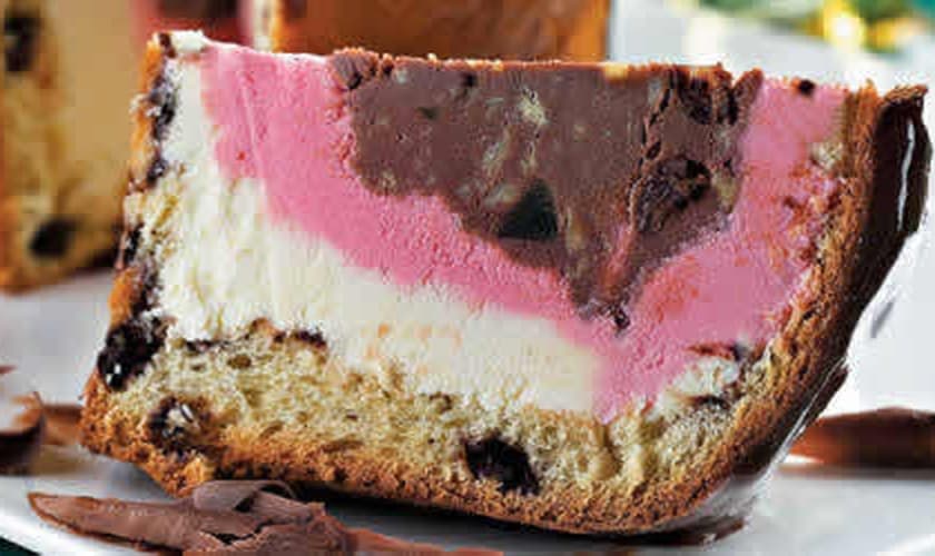 Panetone recheado com sorvete