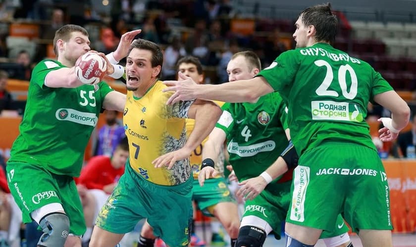 Brasil derrota Belarus e vence a primeira no Mundial