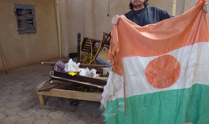 Alexandre Canhoni e sua esposa são missionários do Ministério Guerreiros de Deus, no Níger (África)