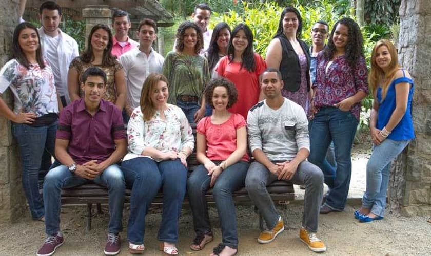 O evento está disponível no link ao vivo. A entrada para o público é franca.