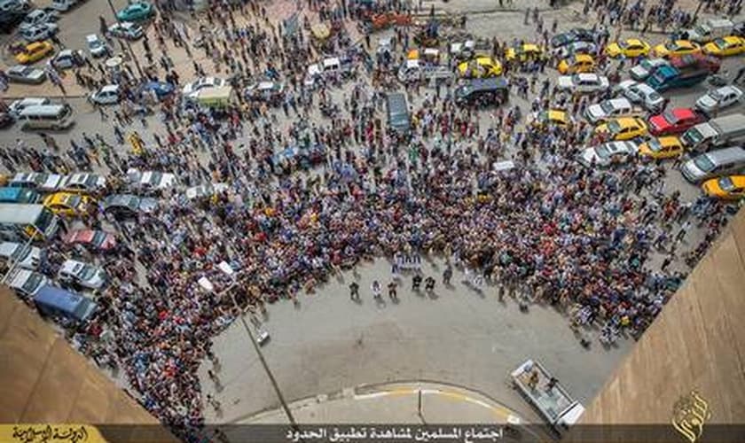 Estado Islâmico _ homossexuais jogados de prédio