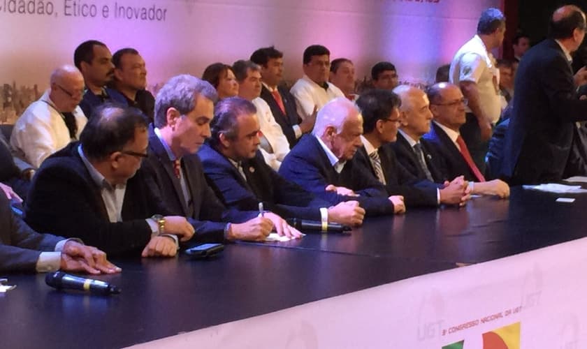 Diversas lideranças governamentais marcaram presença na mesa de abertura do 3ª Congresso Nacional da União Geral dos Trabalhadores (UGT).