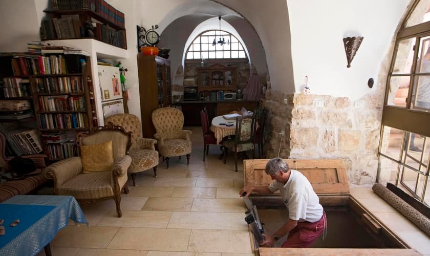 O 'tanque' foi encontrado por Oriah Shimshoni e seu marido, Tal, durante uma reforma em sua casa.