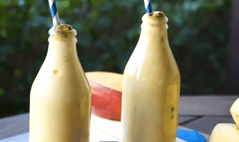 Smoothie de frutas amarelas