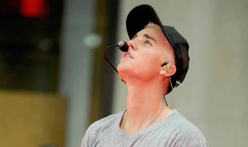 O cantor declarou em fevereiro desse ano que seria uma pessoa terrível sem Deus. (Foto: Divulgação).