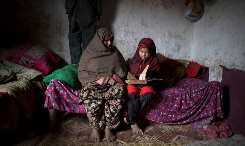 Dez favelas, que reúnem cerca de 120 mil moradores, são reconhecidas em Islamabad. (Foto: Reuters)