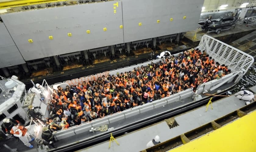 Refugiados mediterrâneos (Imagem: Reuters)