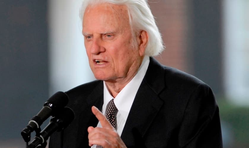 Billy Graham é um dos mais conhecidos evangelistas da atualidade. Aos 97 anos, o pastor continua escrevendo artigos e compartilhando do Evangelho com o apoio de sua equipe ministerial. (Foto: Associação Evangelística Billy Graham)