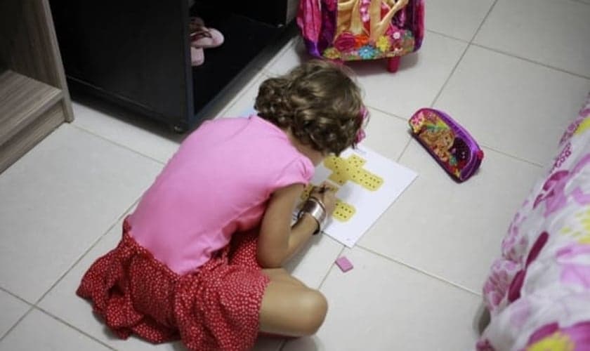 Desde o ano passado, o menino passou a ser uma das 32 crianças atendidas pelo Ambulatório de Transtorno de Identidade de Gênero do Hospital das Clínicas (HC) de São Paulo. (Foto: Reprodução/Estadão)