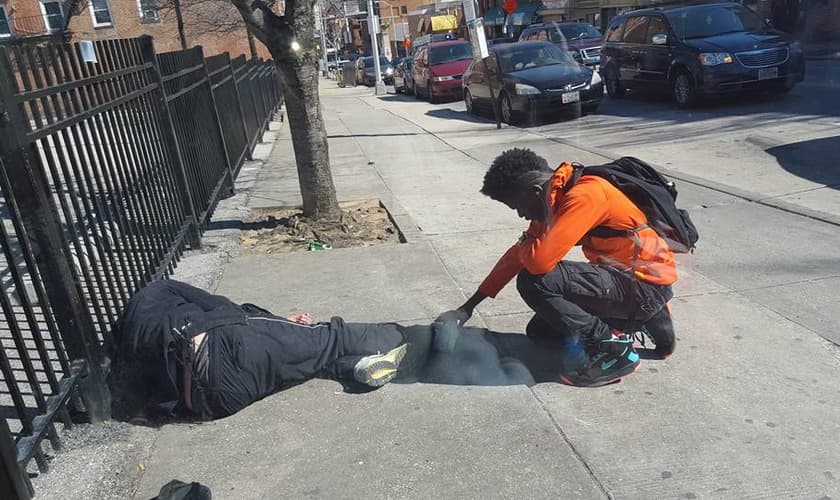 O momento foi fotografado por um morador, que estava a caminho do trabalho no centro da cidade. (Foto: Facebook/Jonathan A. Stormz)
