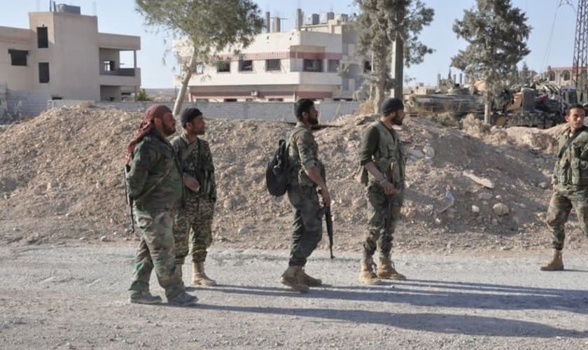 Em outubro, cristãos começaram a fugir da cidade em pequenos grupos. (Foto: Reuters).