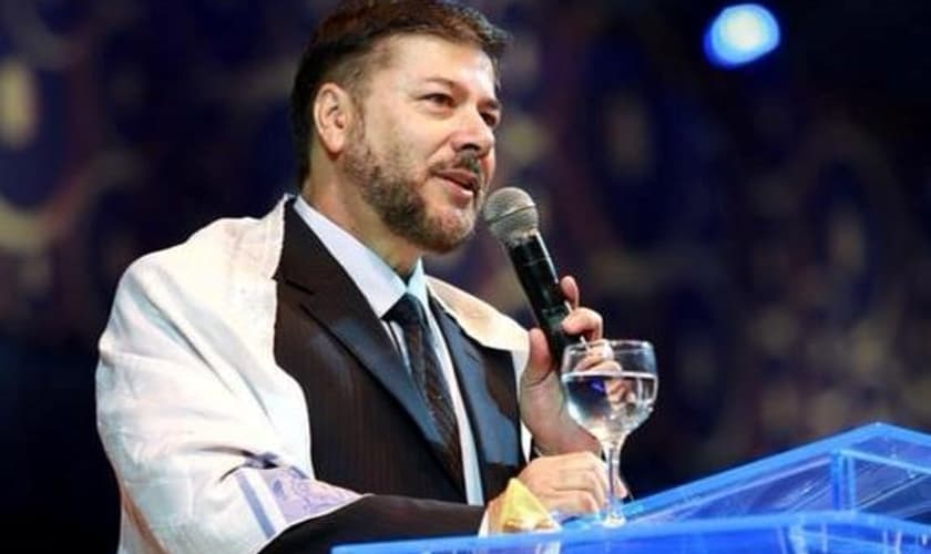 O Apóstolo Joel Engel tem se reunido com líderes de várias cidades em preparação para o evento. (Foto: Reprodução)