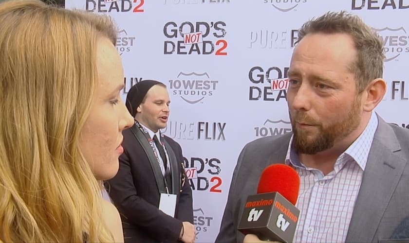 O filme vai procurar combinar elementos de fé, música country, corridas de Stock Car. (Foto: Reprodução / YouTube).