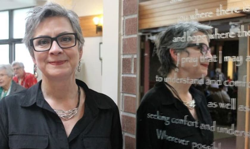 Apesar de popular em sua congregação, a pastora Gretta Vosper vai enfrentar processo que pode resultar no fim de sua carreira religiosa. (Foto: Rafael Chache)