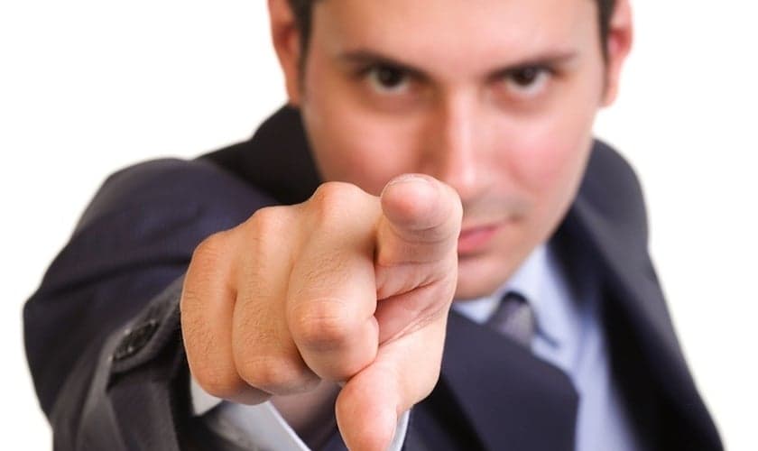 Homem apontando o dedo. (Foto: Jusbrasil)